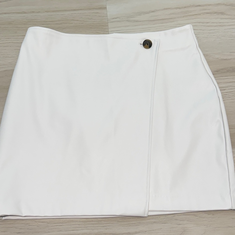 Ci Sono White faux leather Mini Skirt with Button Detail